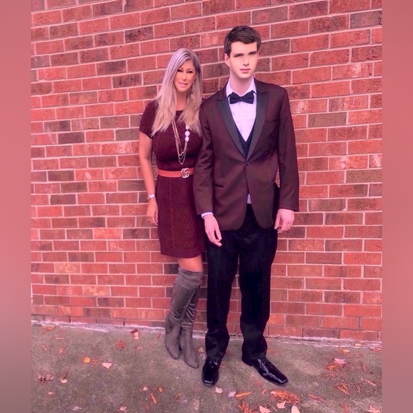 Meet your Posher, Suzi/ POSHMARK Ambassador/ Top 10% SELLER - Picture 5 of 16